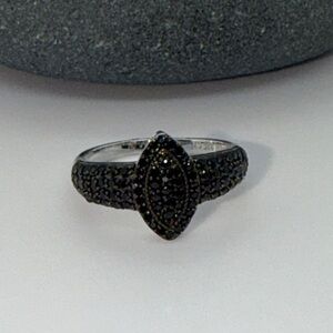 Black spinel women’s ring